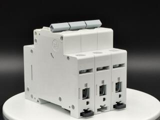 Модульный автоматический выключатель, 3-полюс, кривая отключения C, номинальный ток 32А