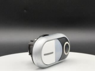 Двойная кнопка с сигнальной лампой с обозначением I O, цвет белый/черный