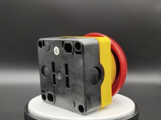 Выключатель, управлямый ногой или ладонью с фиксацией, отмена фиксации вытягиванием, 1З+1Р, цвет колпачка красный,корпуса желтый