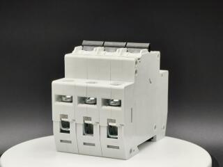 Модульный автомат защиты двигателя 1 А, 3 полюса