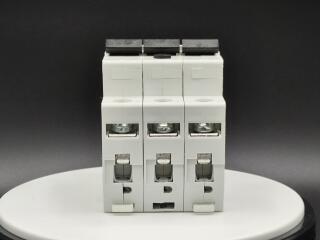 Модульный автомат защиты двигателя 16 А, 3 полюса