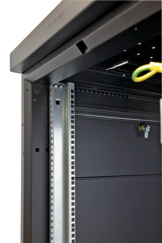 Шкаф Rackcenter D9000 42U 600 × 1200, передняя дверь перфорированная одностворчатая, задняя дверь перфорированная двустворчатая, черный