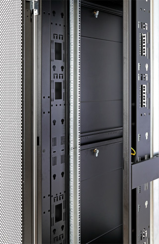 Шкаф Rackcenter D9000 42U 600 × 1200, передняя дверь перфорированная одностворчатая, задняя дверь перфорированная двустворчатая, черный