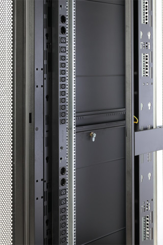 Шкаф Rackcenter D9000 42U 600 × 1200, передняя дверь перфорированная одностворчатая, задняя дверь перфорированная двустворчатая, черный