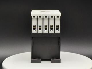 Вспомогательное реле 4А, управляющее напряжение 24В (DС), контакты 4НО, категория применения AC-15