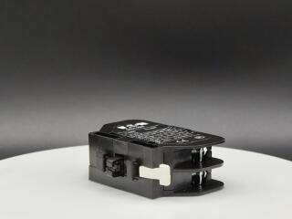 Фронтальный блок вспомогательных контактов, 2 полюса, 2НЗ, винтовые зажимы