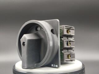 Главный выключатель 3P 100A , черная ручка , запираемый , переднее крепление