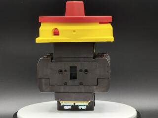 Главный выключатель 3P 100A , красно-желтая ручка , запираемый , переднее крепление