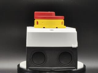 Главный выключатель в корпусе, 3P, 32A , красно-желтая ручка , запираемый